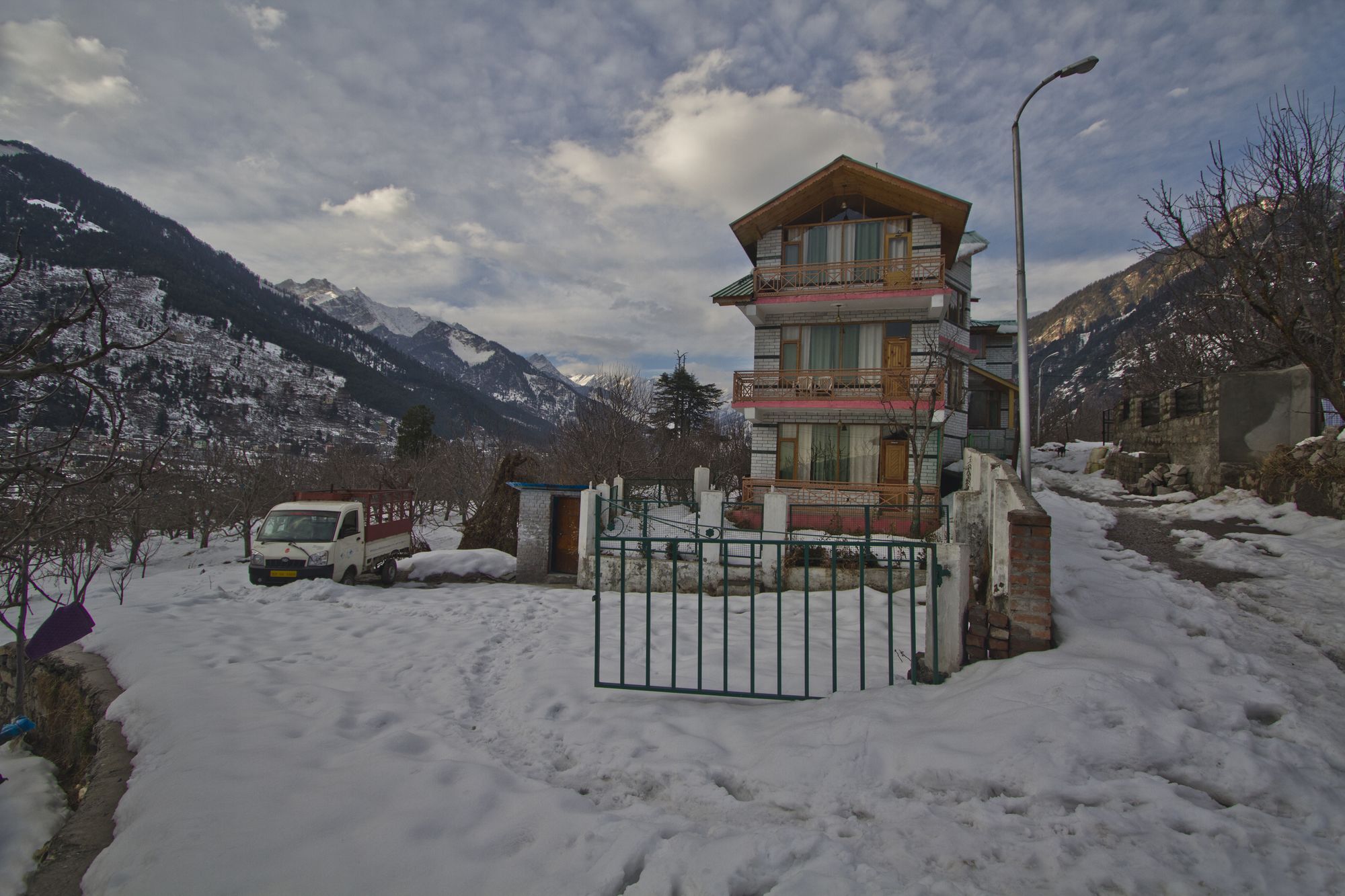 Hotel Mountain Face Manāli Eksteriør billede